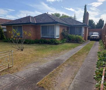SPACIOUS + BACK BUNGALOW **INSPECT SUNDAY 16TH AT 10.30AM - 10.45AM** - Photo 4