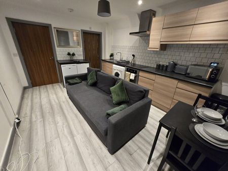 Broadbent Avenue, Latchford, Warrington, WA4 1PX - Photo 3