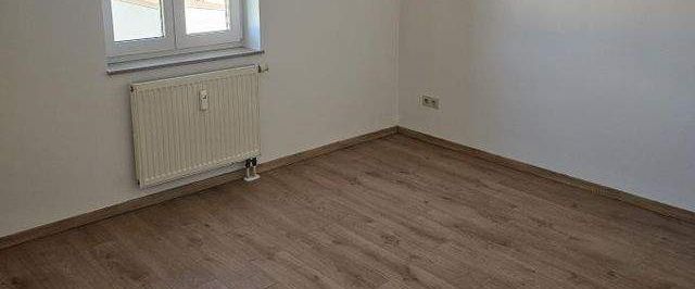 Gemütliche Wohnung ... Bad mit Wanne ... separate Küche! - Foto 1