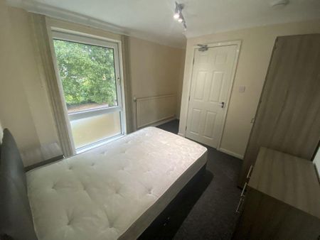 1 bedroom in a house share to rent - Photo 4