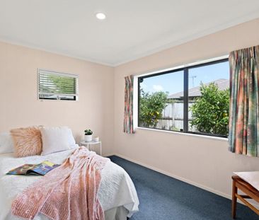 Spacious 4-Bedroom Family Home in Saint Andrews, Hamilton Discover ... - Photo 5