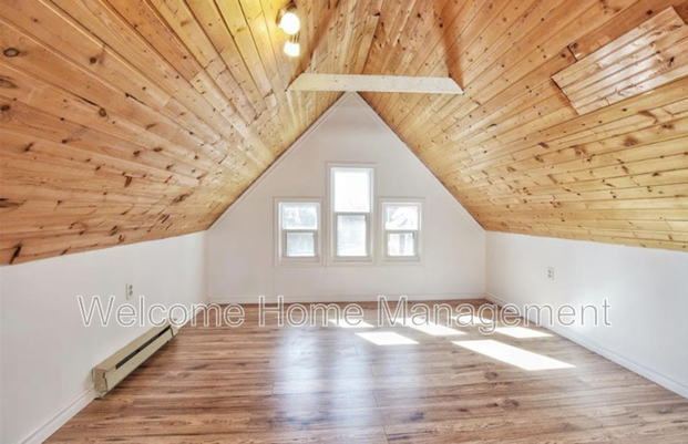 $750 / 1 br / 2 ba / Spacious Home with Urban Charm - Photo 1