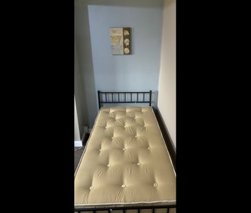 Studio Flat, Cambrian Terrace, LS11 - Photo 3