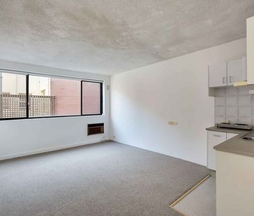 Oversized Studio Apartment in Security Building - Photo 5
