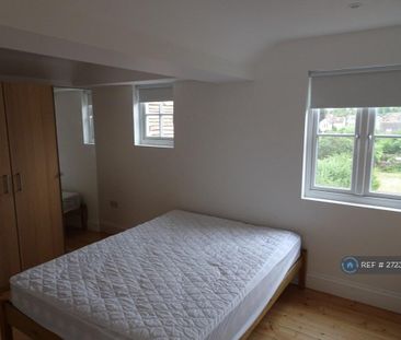 6 bedroom semi-detached house to rent - Photo 3