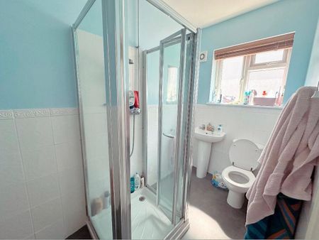 1 bedroom in a house share to rent - Photo 4