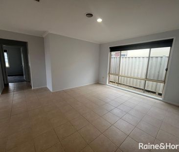 Spacious 3 Bedroom Home - Photo 2