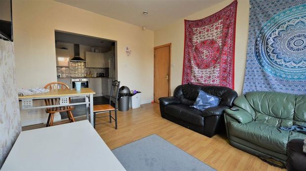 6 bedroom flat to rent - Photo 1