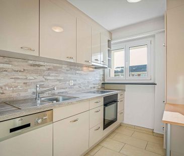 practical, bright apartment in renovated property - Photo 3