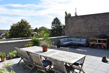 Appartement met 2 slpks en ruim terras, rustig gelegen in Achterbos centrum ! - Foto 2