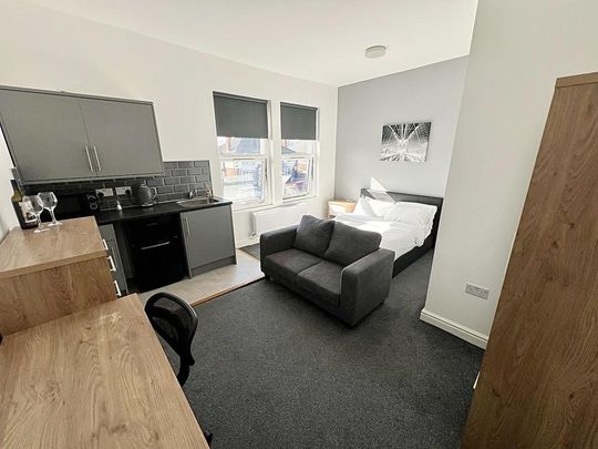 1 bedroom in a house share to rent - Photo 1