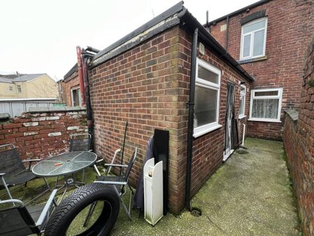 2 bedroom terraced house to rent - Photo 2