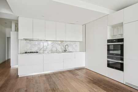 Stunning 2 Bedroom Apartment with Ocean Views - Photo 5