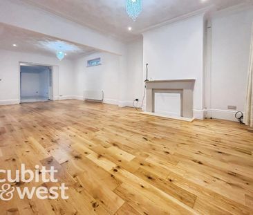 4 bedroom detached house to rent - Photo 2