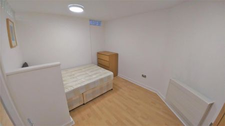 3 bedroom apartment to rent - Photo 2