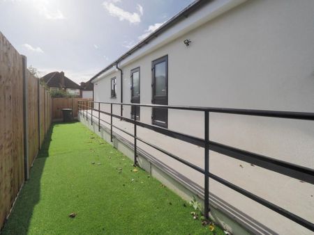 1 bedroom in a house share to rent - Photo 5