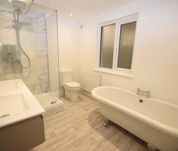 6 bedroom detached house to rent - Photo 4