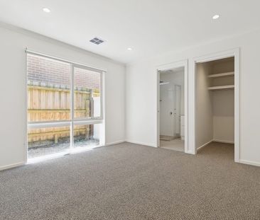 Brand New Living in the Heart of Flinders - Photo 3