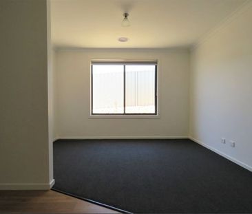 Spacious Four Bedroom Family Home - Photo 2