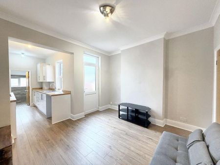 2 bedroom terraced house to rent - Photo 4