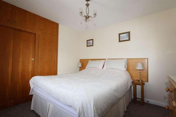 Squirrel Lane, Bradford, BD13 - Photo 1