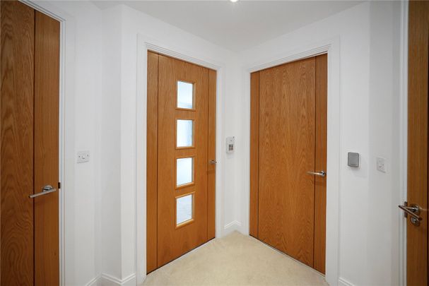 Bridge Avenue, Maidenhead, Berkshire, SL6 - Photo 1