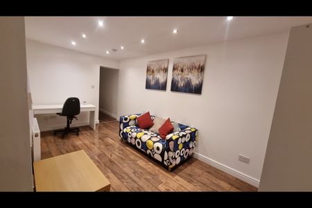1 Bed Flat, Grosvenor Rd, BS2 - Photo 3