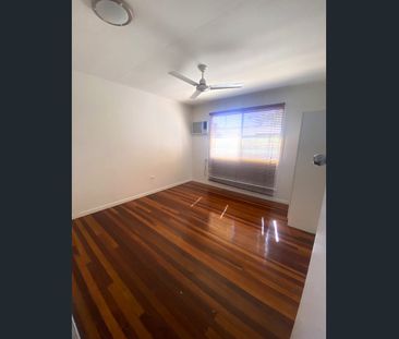 FULLY RENOVATED INSIDE, WALKING DISTANCE TO TOWN CENTRE - Photo 3