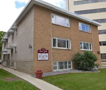 10032 112 St - Premium 1 bedroom - Great Oliver Location | 10032 11... - Photo 1