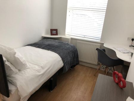 4 bedroom terraced house to rent - Photo 2