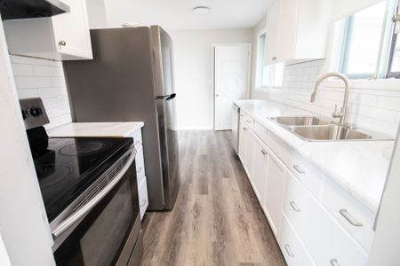 10 Wallace St, St. Catharines - All Inclusive 3 Bedroom Main Unit - Photo 4