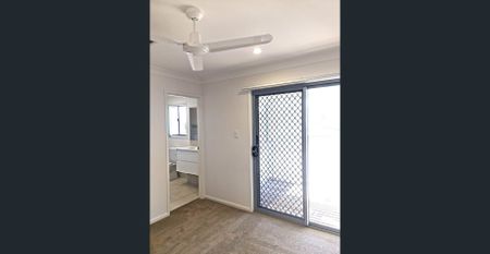 3 BEDROOM 2 BATHROOM TOWNHOUSE WITH DUCTED AIR - Photo 4