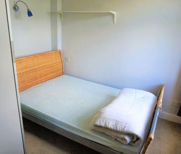 Double bedroom with own bathroom in Fulham High St - Photo 4