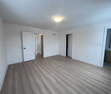 For Lease - 21 Hay Lane, Barrie, Ontario - Photo 2