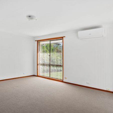 98A Cummins Street, UNANDERRA NSW 2526 - Photo 3