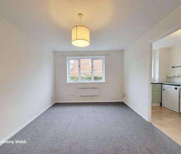 Cherry Blossom Close, Palmers Green, N13 - Photo 2