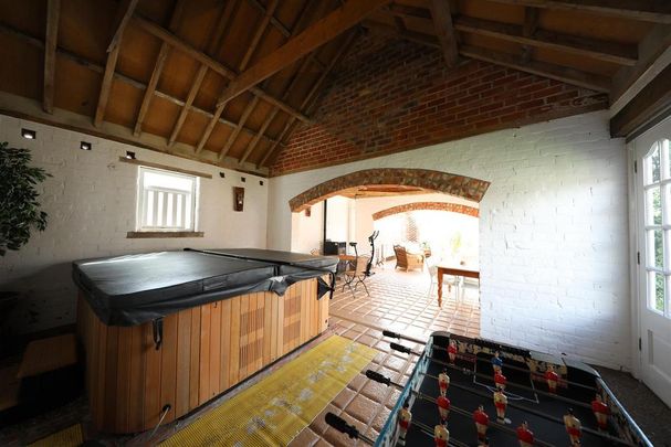 6 bedroom detached house to rent - Photo 1