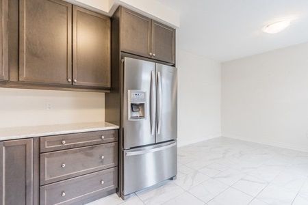 For Lease - 436 Wheat Boom Drive, Oakville, Ontario - Photo 2