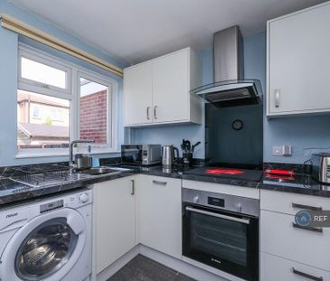 2 bedroom semi-detached house to rent - Photo 3