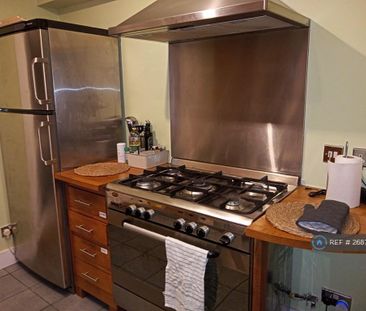 1 bedroom in a flat share to rent - Photo 6