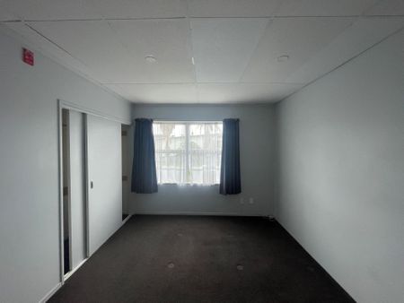 Charming 3-Bedroom Home - Photo 2