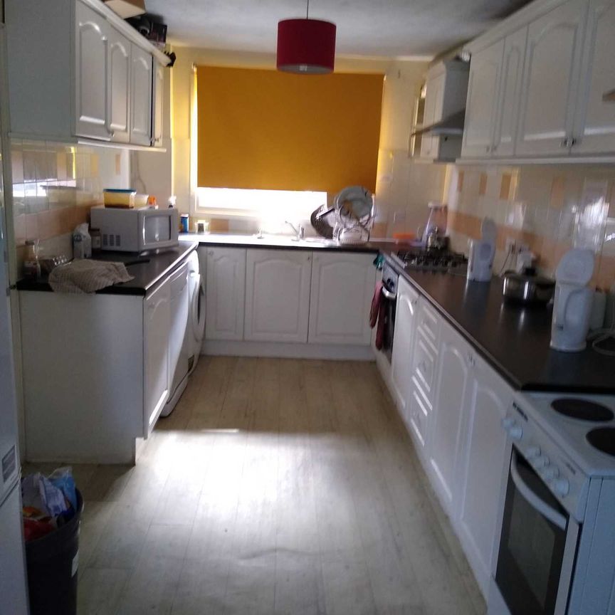 Greatmeadow, Northampton - Photo 2