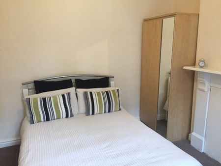 5 Bedroom Semi Detached To Rent in Lenton - Photo 3