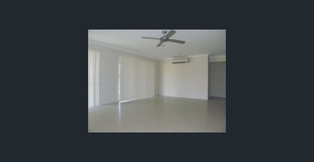 Lovely spacious Duplex with good sized yard - Photo 2