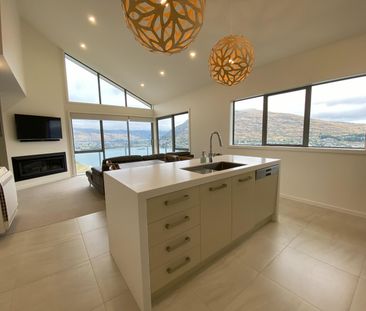 Luxury home with stunning views - Photo 1