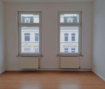 Stilvolle Altbauwohnung mit großzügigem Raumgefühl in der Südstadt - Photo 1