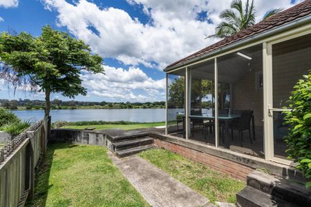 EXECUTIVE RIVERFRONT RENTAL - Photo 4