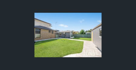 LARGE FAMILY HOME - Photo 2