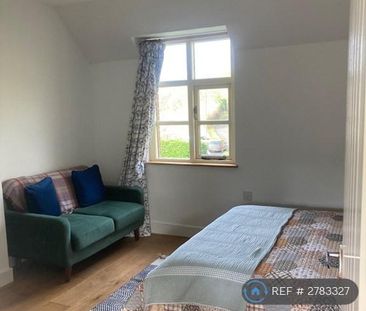 2 bedroom semi-detached house to rent - Photo 4