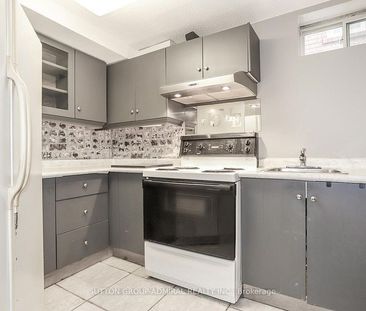 For Lease - 132 Larratt Lane, Richmond Hill, Ontario - Photo 2